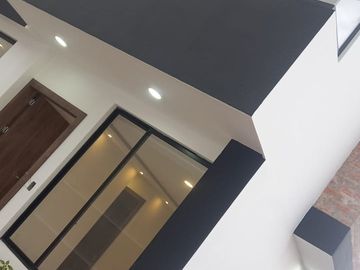 En venta  2 últimas CASAS DE 3 DORMITORIOS 98 m2, Nayon, clima ideal, por estrenar, terraza