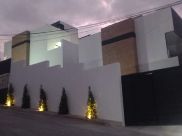 En venta  2 últimas CASAS DE 3 DORMITORIOS 98 m2, Nayon, clima ideal, por estrenar, terraza