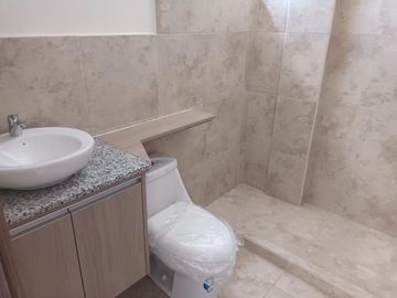 En venta  2 últimas CASAS DE 3 DORMITORIOS 98 m2, Nayon, clima ideal, por estrenar, terraza