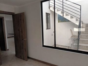 En venta  2 últimas CASAS DE 3 DORMITORIOS 98 m2, Nayon, clima ideal, por estrenar, terraza