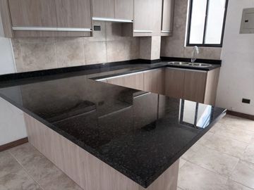 En venta  2 últimas CASAS DE 3 DORMITORIOS 98 m2, Nayon, clima ideal, por estrenar, terraza