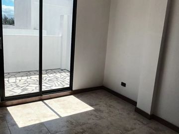 En venta  2 últimas CASAS DE 3 DORMITORIOS 98 m2, Nayon, clima ideal, por estrenar, terraza