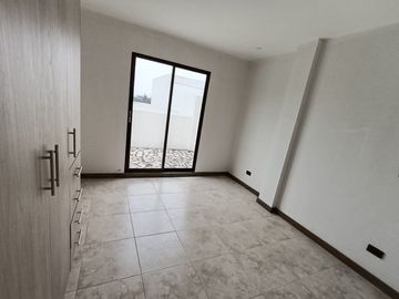 En venta  2 últimas CASAS DE 3 DORMITORIOS 98 m2, Nayon, clima ideal, por estrenar, terraza