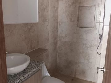 En venta  2 últimas CASAS DE 3 DORMITORIOS 98 m2, Nayon, clima ideal, por estrenar, terraza