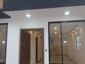 En venta  2 últimas CASAS DE 3 DORMITORIOS 98 m2, Nayon, clima ideal, por estrenar, terraza