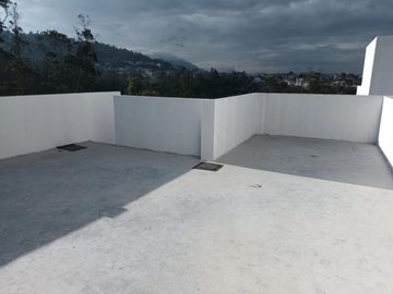 En venta  2 últimas CASAS DE 3 DORMITORIOS 98 m2, Nayon, clima ideal, por estrenar, terraza