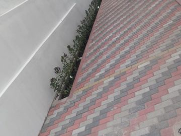 En venta  2 últimas CASAS DE 3 DORMITORIOS 98 m2, Nayon, clima ideal, por estrenar, terraza