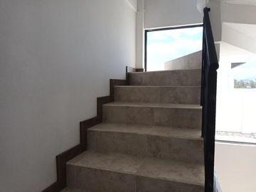 En venta  2 últimas CASAS DE 3 DORMITORIOS 98 m2, Nayon, clima ideal, por estrenar, terraza