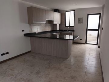 En venta  2 últimas CASAS DE 3 DORMITORIOS 98 m2, Nayon, clima ideal, por estrenar, terraza