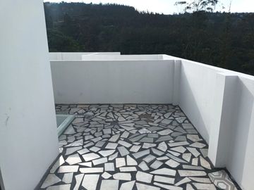 En venta  2 últimas CASAS DE 3 DORMITORIOS 98 m2, Nayon, clima ideal, por estrenar, terraza