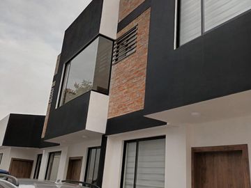 En venta  2 últimas CASAS DE 3 DORMITORIOS 98 m2, Nayon, clima ideal, por estrenar, terraza