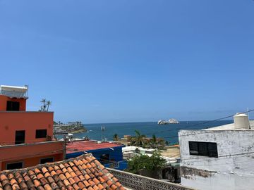 Casa con Vista al Mar en el Centro Histórico, Mazatlán, México - ¡Oportunidad Perfecta de Inversión!