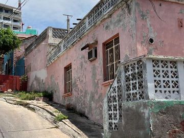 Casa con Vista al Mar en el Centro Histórico, Mazatlán, México - ¡Oportunidad Perfecta de Inversión!
