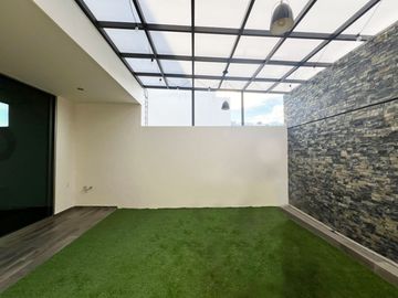CASA EN VENTA CON RECÁMARA EN PB. FRACC. PASEO DEL PARQUE CON CASA CLUB, GIMNASIO, CANCHAS DEPORTIVAS