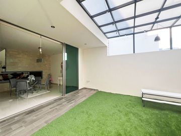CASA EN VENTA CON RECÁMARA EN PB. FRACC. PASEO DEL PARQUE CON CASA CLUB, GIMNASIO, CANCHAS DEPORTIVAS