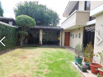 CASA DE VENTA URBANIZACION JACARANDA CUMBAYA
