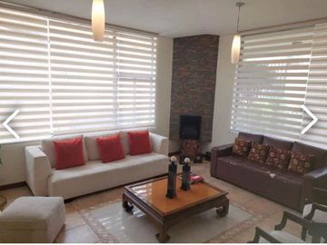 CASA DE VENTA URBANIZACION JACARANDA CUMBAYA