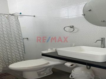 Elegancia Y Comodidad Definen Tu Nuevo Hogar: Dúplex Moderno En Urb Los Corales