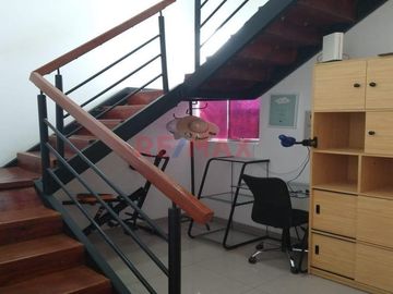 Elegancia Y Comodidad Definen Tu Nuevo Hogar: Dúplex Moderno En Urb Los Corales