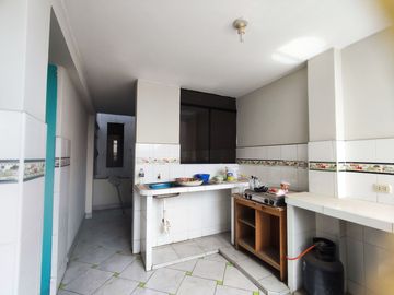 CASA 4 PISOS EN VENTA 420 M2 ASOC. BRISAS DEL MANTARO - EL AGUSTINO