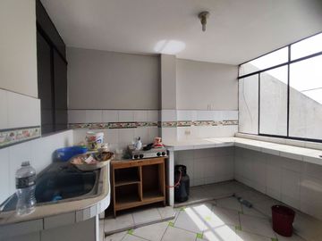 CASA 4 PISOS EN VENTA 420 M2 ASOC. BRISAS DEL MANTARO - EL AGUSTINO