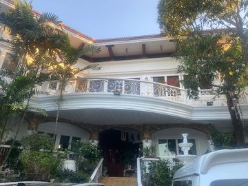 3 Storey House with 5 Bedrooms for Sale in Ayala Alabang Village, Muntinlupa City