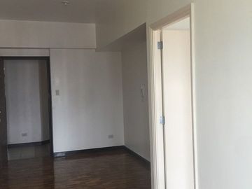 rent to own 2 bedroom ready for occupancy condo penthouse unit near legzpi salcedo village amorsolo rufino feu ceu glorietta don bosco school and chur