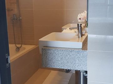 Prime Location, Premium Living: 3 Bedroom Corner Unit at Uptown Parksuites. Don't Miss Out, Inquire Today!