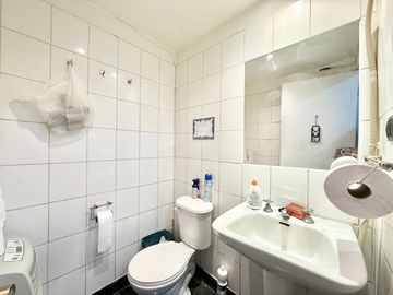 Se vende oficina céntrica, frente a Plaza de Armas de Curicó