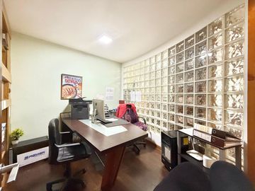 Se vende oficina céntrica, frente a Plaza de Armas de Curicó