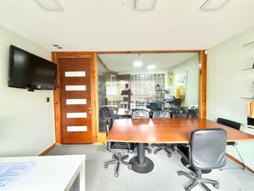 Se vende oficina céntrica, frente a Plaza de Armas de Curicó