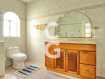 Casa en Venta en Cancun en Calle Jaleb en Cancun Centro con 5 Recamaras