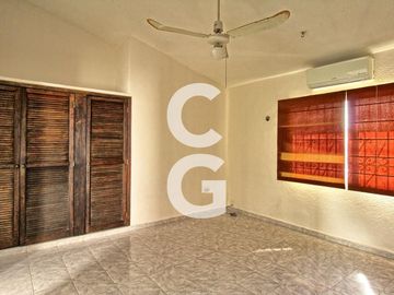 Casa en Venta en Cancun en Calle Jaleb en Cancun Centro con 5 Recamaras