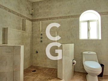 Casa en Venta en Cancun en Calle Jaleb en Cancun Centro con 5 Recamaras