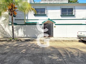 Casa en Venta en Cancun en Calle Jaleb en Cancun Centro con 5 Recamaras