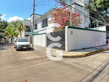 Casa en Venta en Cancun en Calle Jaleb en Cancun Centro con 5 Recamaras