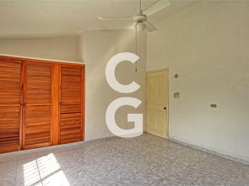 Casa en Venta en Cancun en Calle Jaleb en Cancun Centro con 5 Recamaras