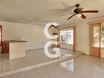 Casa en Venta en Cancun en Calle Jaleb en Cancun Centro con 5 Recamaras