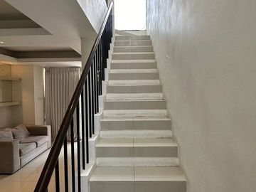 Dijual Rumah Dian Istana Moca Verbana Surabaya SHM Siap Huni Terawat Full Furnished