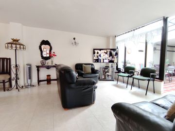 Venta de apartamento tipo casa en Medellín, Simón Bolívar