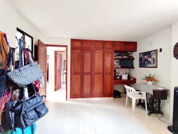 Venta de apartamento tipo casa en Medellín, Simón Bolívar