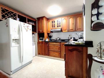 Venta de apartamento tipo casa en Medellín, Simón Bolívar