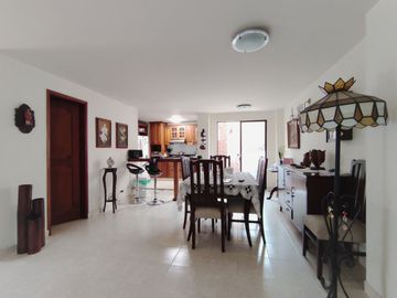 Venta de apartamento tipo casa en Medellín, Simón Bolívar
