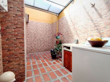 Venta de apartamento tipo casa en Medellín, Simón Bolívar