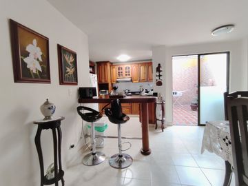 Venta de apartamento tipo casa en Medellín, Simón Bolívar