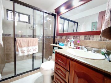 Venta de apartamento tipo casa en Medellín, Simón Bolívar