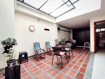 Venta de apartamento tipo casa en Medellín, Simón Bolívar