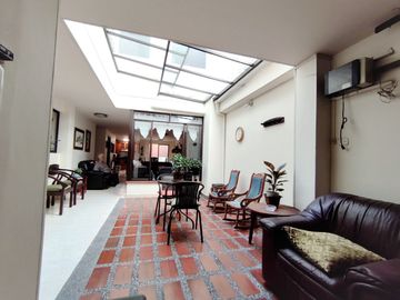 Venta de apartamento tipo casa en Medellín, Simón Bolívar
