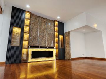 Vendo Lujoso Penthouse Duplex a 1 cdra de Malecón