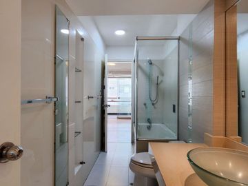 Vendo Lujoso Penthouse Duplex a 1 cdra de Malecón